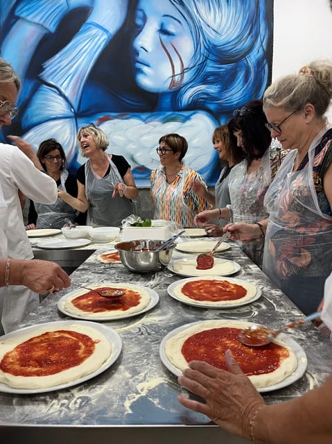Pizza-Making Workshop by night with glass of wine - How the timing affects your evening