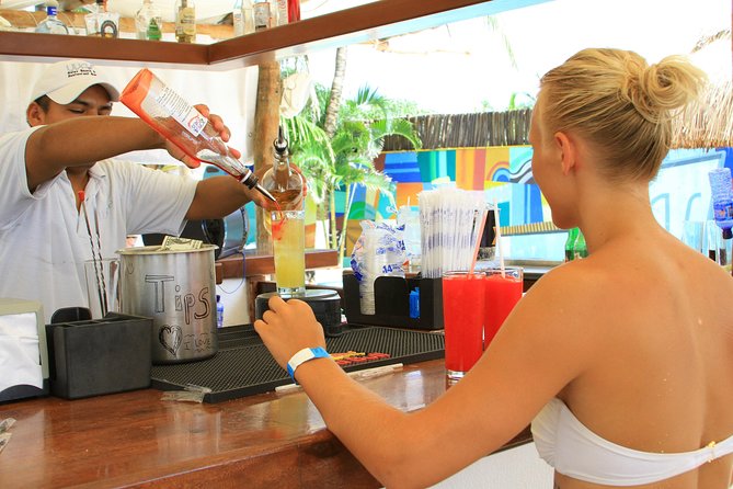 Playa Uvas Open Bar Exclusive Pass - Kayaking in short, manageable bursts