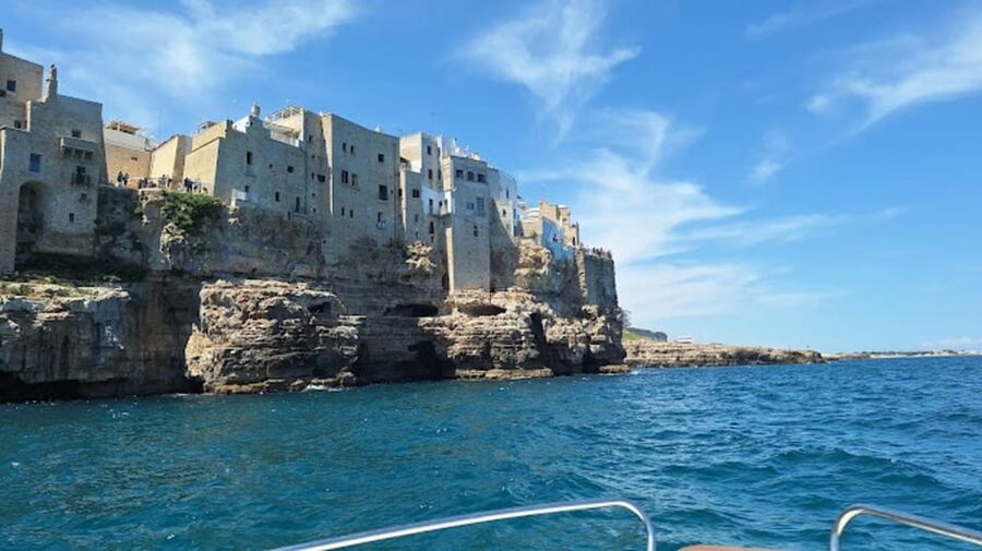 Polignano's coast and caves: a boat tour with drinks, swimming, music, and fun - A small boat makes the caves easier to appreciate