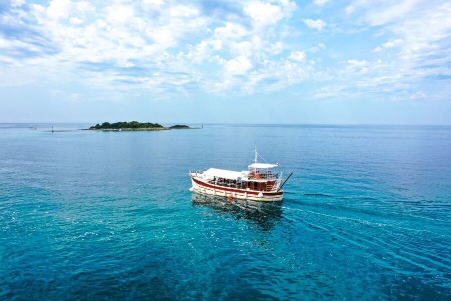 Poreč: Panoramic Morning Cruise Among 20 Islands with Drinks - The twenty-islet route toward Vrsar