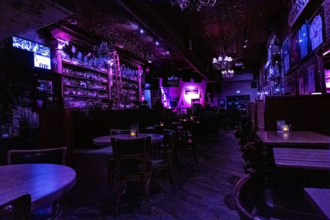 Portland: Ghosts Boos and Booze Haunted Pub Crawl - Kellys Olympian and the first pub atmosphere