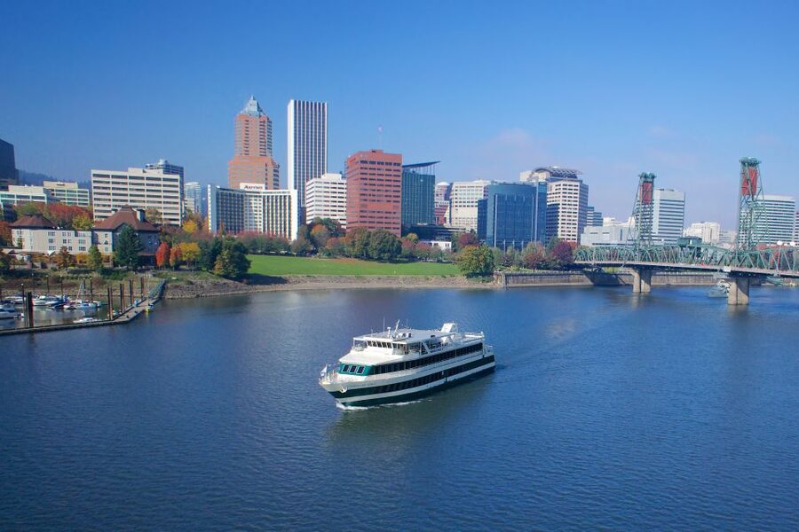 Portland: Happy Hour Sightseeing Cruise - What the Portland Spirit cruise feels like