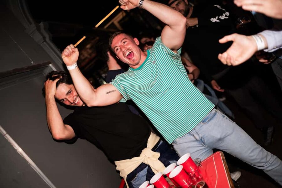 Porto: 4 Bar Pub Crawl, 7 Drinks, & Skip-the-Line Club Entry - Key points at a glance
