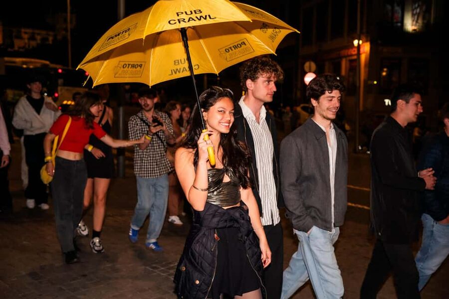 Porto: 4 Bar Pub Crawl, 7 Drinks, & Skip-the-Line Club Entry - Practical advice before you go
