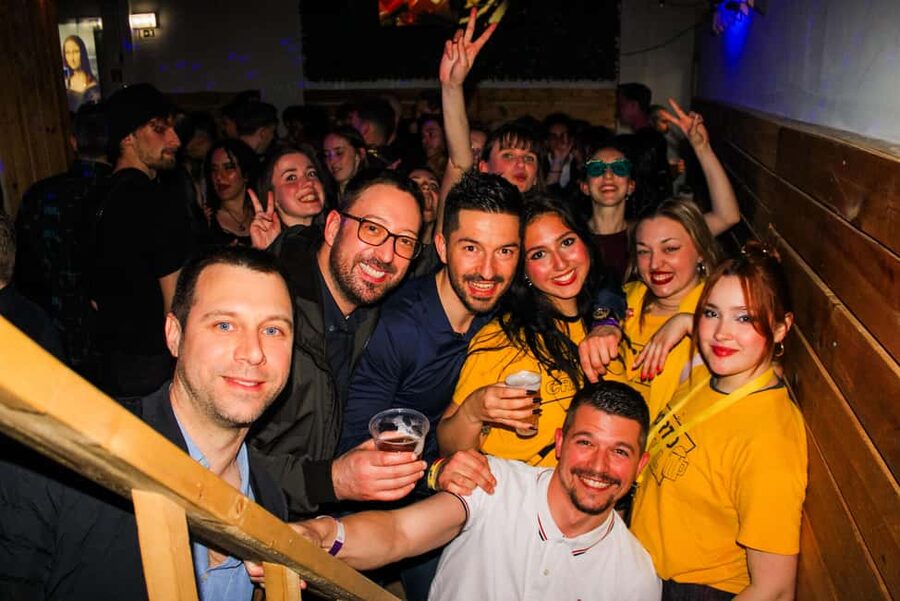 Porto: 4 Bar Pub Crawl, 7 Drinks, & Skip-the-Line Club Entry - Rua de Cândido dos Reis and the final club
