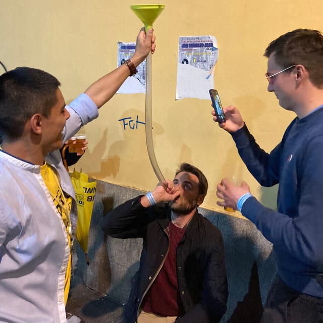 Porto: 4 Bar Pub Crawl, 7 Drinks, & Skip-the-Line Club Entry - What the feedback reveals about the atmosphere
