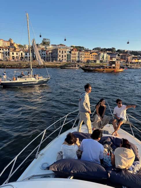 Porto: 6 Bridges Cruise, Welcome Drink & Sunset Option - How the guides shape the experience