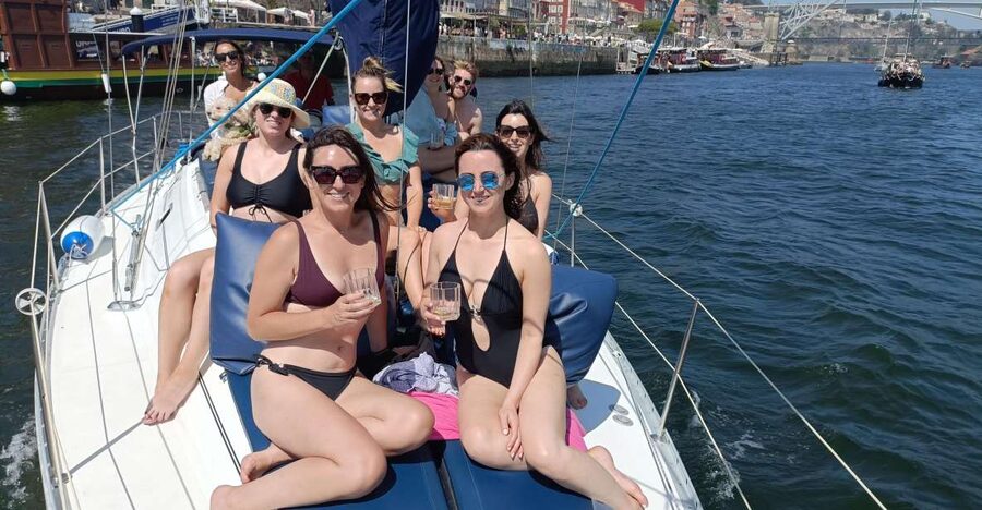Porto: Charming Sailboat Bachelor Party with drinks - Setting sail from Marina da Afurada