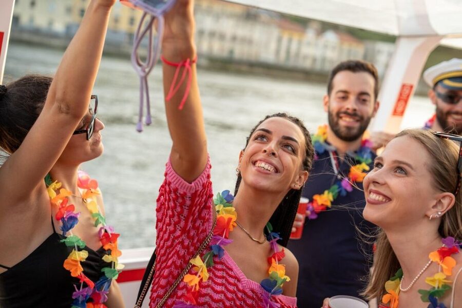 Porto: Douro River Party Boat with Sunset Option & 6 Bridges - Planning your evening around the departure