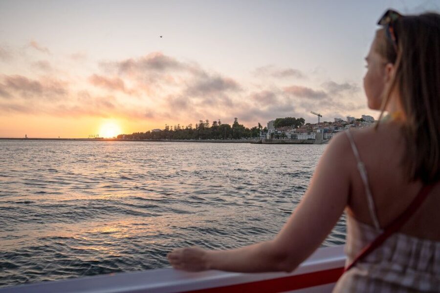 Porto: Douro River Party Boat with Sunset Option & 6 Bridges - The DJ is the heart of the outing