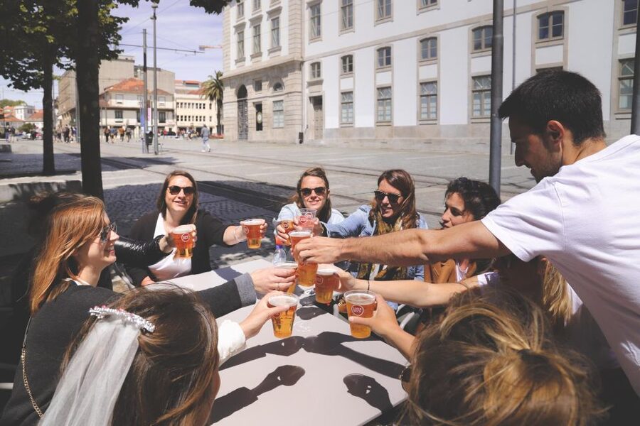 Porto: Evening Local Food Crawl with Drink Pairings - Clérigos and Cedofeita between the bites