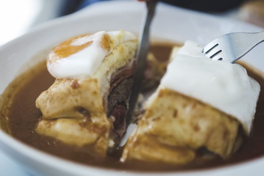 Porto: Evening Local Food Crawl with Drink Pairings - A small group makes the evening social