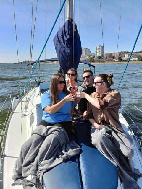 Porto: Exclusive Party aboard a charming sailboat with drink - A birthday party that keeps Porto in view