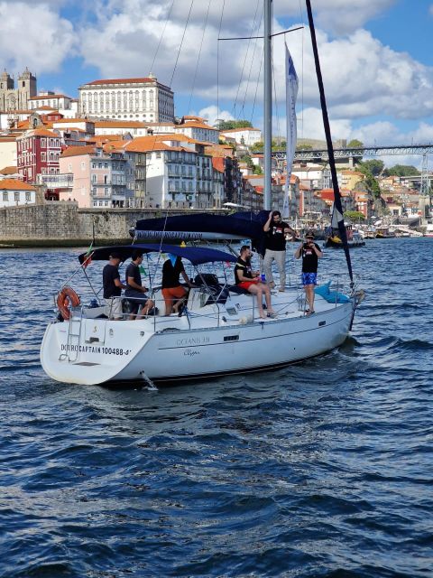 Porto: Exclusive Party aboard a charming sailboat with drink - From Marina da Afurada toward Porto and Gaia