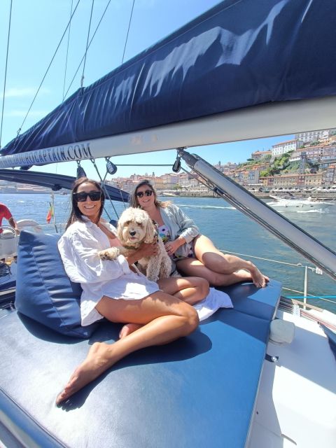 Porto: Exclusive Party aboard a charming sailboat with drink - Sailing west to Foz do Douro