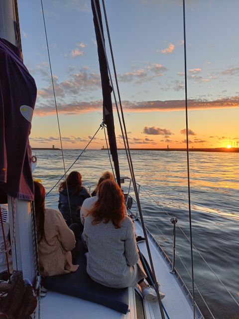 Porto: Exclusive Party aboard a charming sailboat with drink - What $341 means for a group of eight