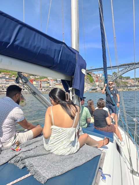 Porto: Exclusive Party aboard a charming sailboat with drink - FAQ