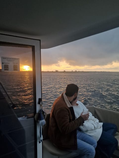 Porto: Private 6 Bridges Tour, welcome drink & sunset option - A welcome drink and an easygoing crew