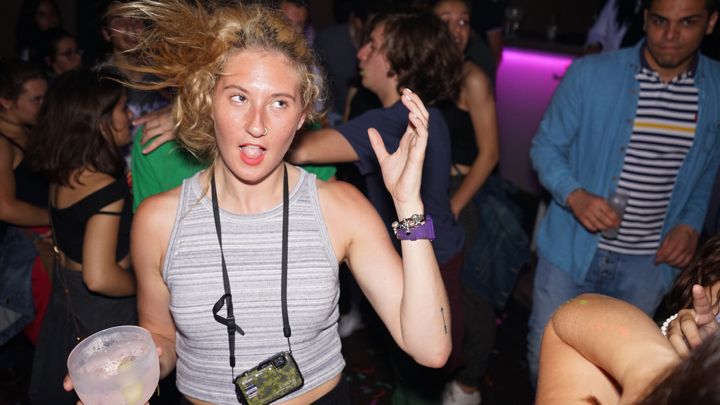 Porto: Pub Crawl with 6 Drinks and VIP Club Entry - At a glance