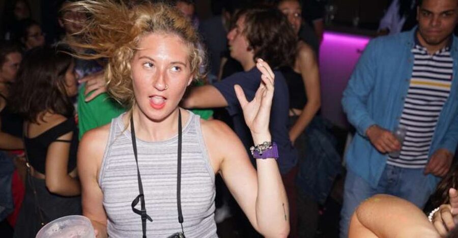 Porto: Pub Crawl with 6 Drinks and VIP Club Entry - The first bar and the six included drinks