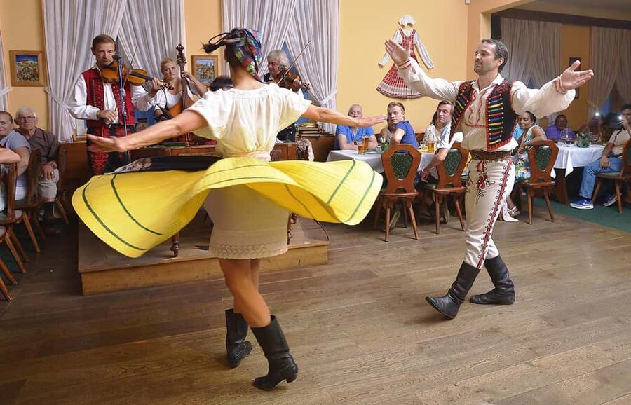 Prague: 3 Course dinner with Drinks, Folk Show & Transfers - Key points at a glance