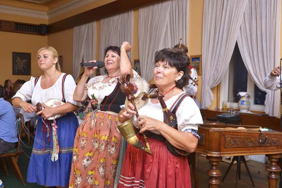 Prague: 3 Course dinner with Drinks, Folk Show & Transfers - Is $129 a fair price?