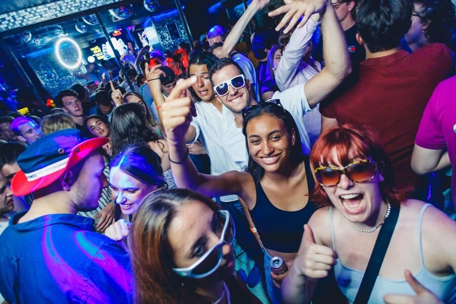Prague: Boat Party with Unlimited Drinks & After Party Entry - Music, dancing, and the two-deck setup
