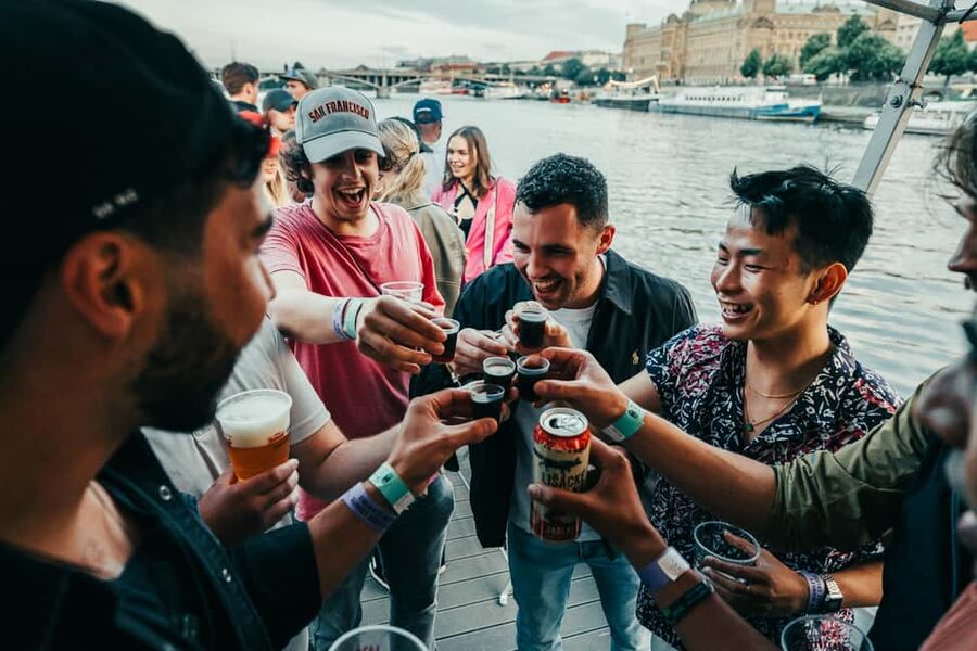 Prague: Booze Cruise with Open Bar and Duplex Entry - Key points to know before you book