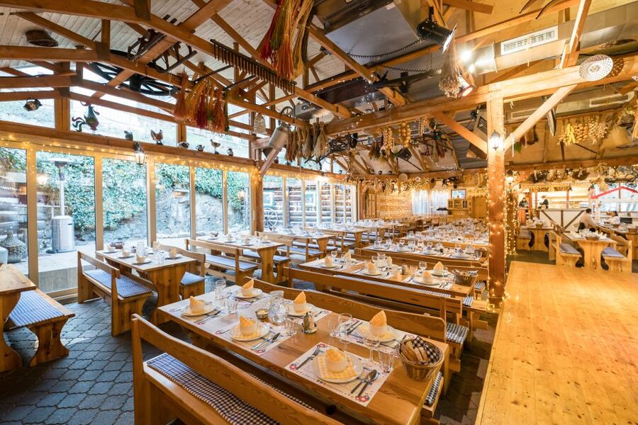 Prague: Dinner with Folk Show and Open Bar - The restaurant setting and three-course dinner