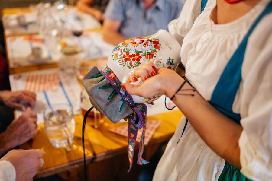 Prague: Dinner with Folk Show and Open Bar - Who will enjoy this evening most?