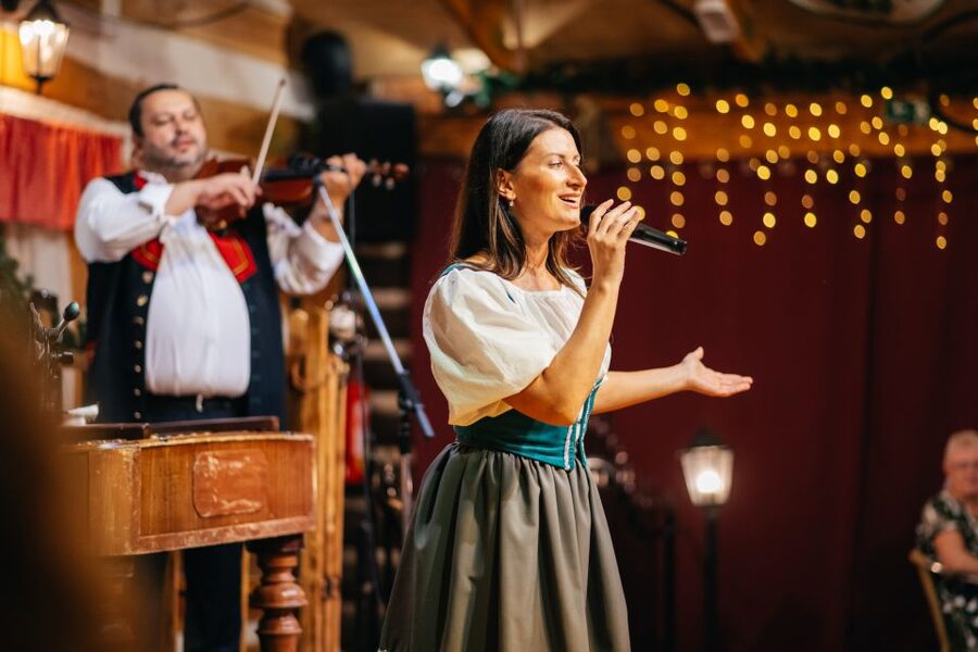 Prague: Dinner with Folk Show and Open Bar - Hotel pickup between 18:30 and 19:00