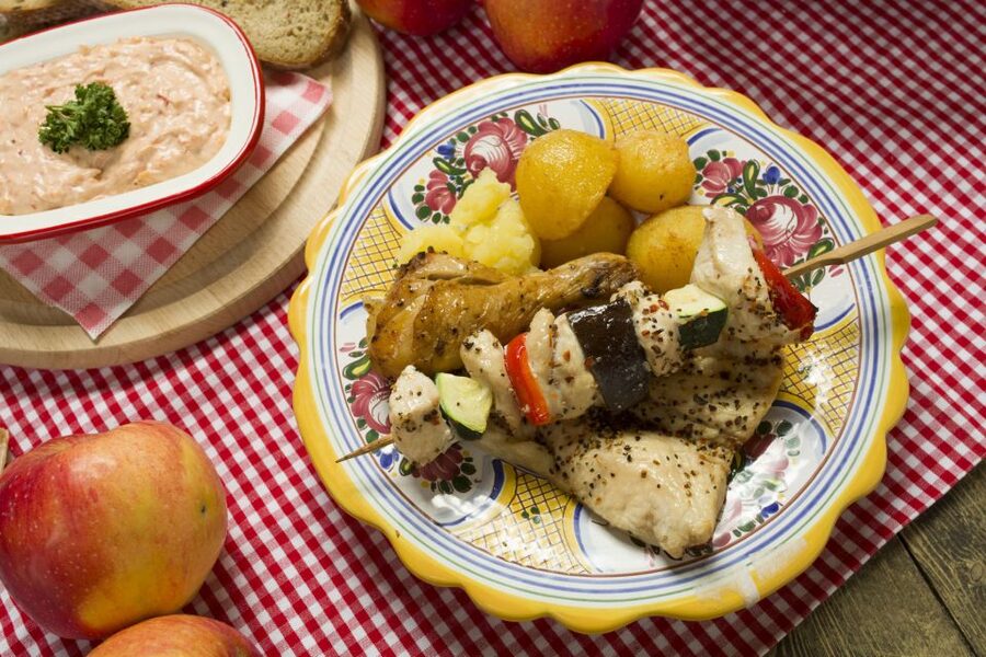 Prague: Folkloric Dinner Show with Unlimited Drinks - Unlimited drinks, with one small catch