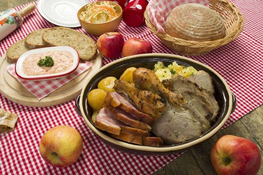 Prague: Folkloric Dinner Show with Unlimited Drinks - How the price of $62 works out