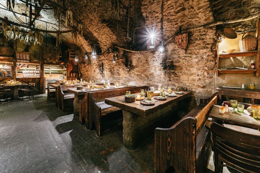 Prague: Medieval Dinner with Unlimited Drinks - Practical tips before you go