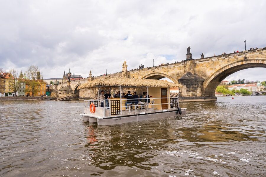Prague: Party Tiki Boat Sightseeing Cruise with Drinks - Practical advice before you reserve