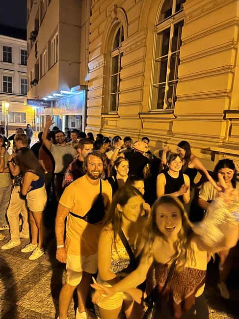 Prague: Pub Crawl with Shots & Entrance to Rooftop Club - Why the guide can make or break the experience