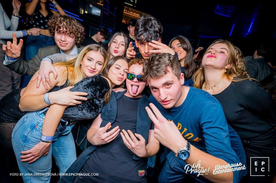 Prague: Pub Crawl with Shots & Entrance to Rooftop Club - Practical ways to make the night better