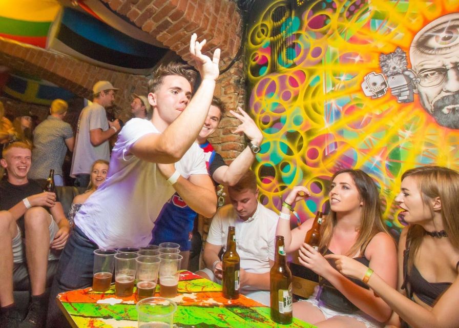 Prague: Pub Crawl with Unlimited Drinks, Bars & Club Entry - Walking to the first local bar
