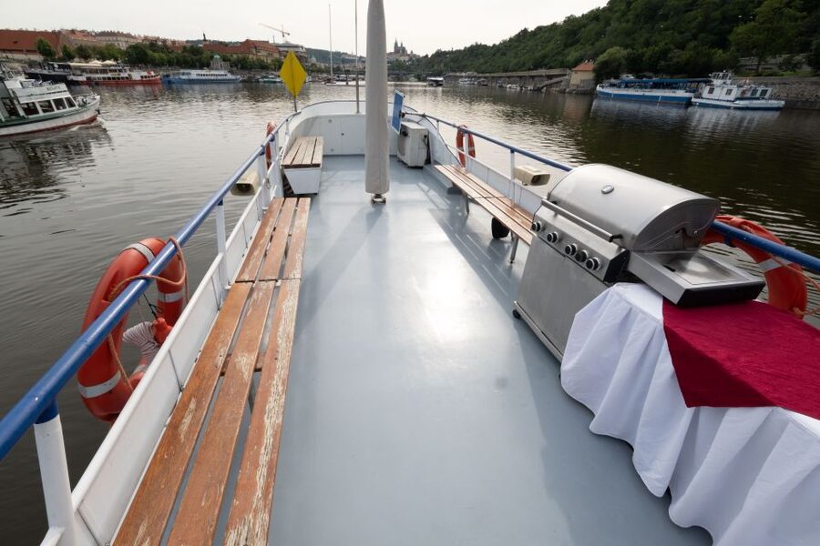 Prague: Vltava River Private Boat Party with Drinks - A practical plan for your hour on the river