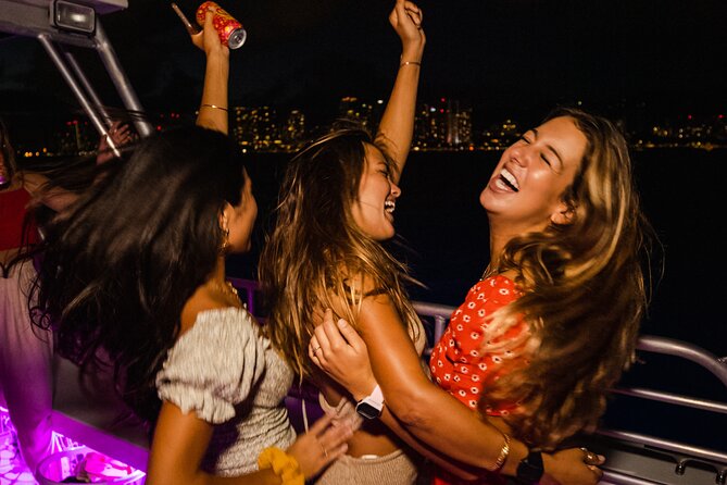 Premier Waikiki Sunset Party Cruise with Live DJ and Full Bar - How the crew affects the night