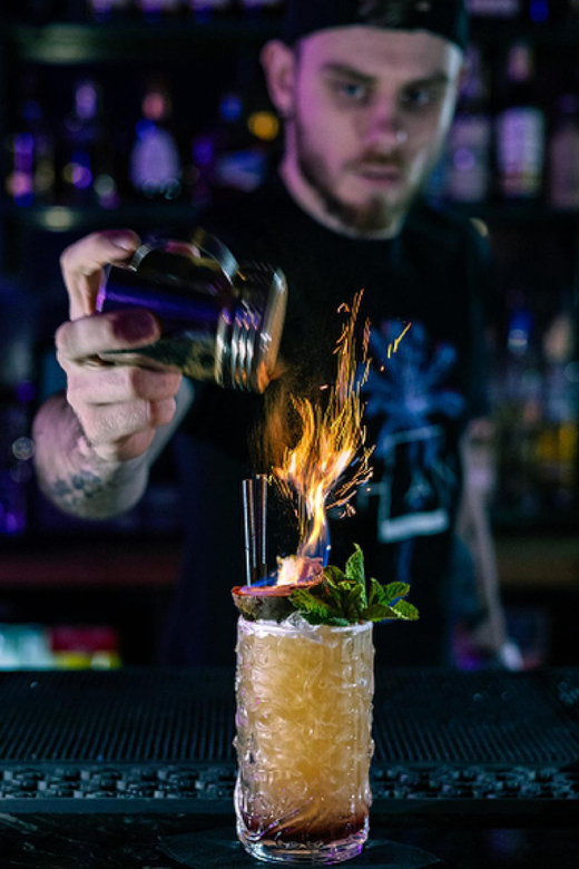 Premium Cocktail Class - Exploring a bar with 200 rums