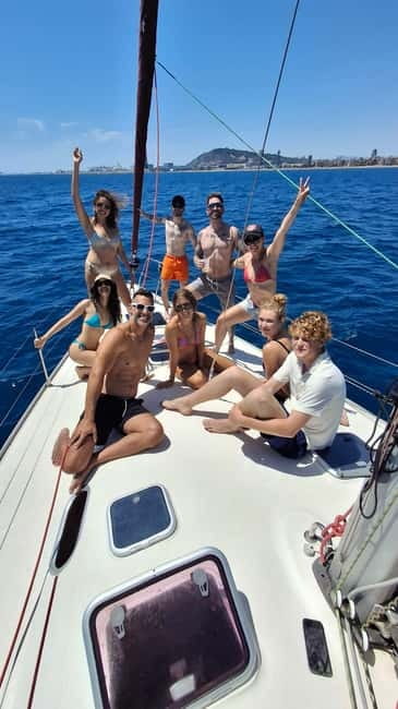 Private boat with an open bar and snacks - Who should book this boat trip?