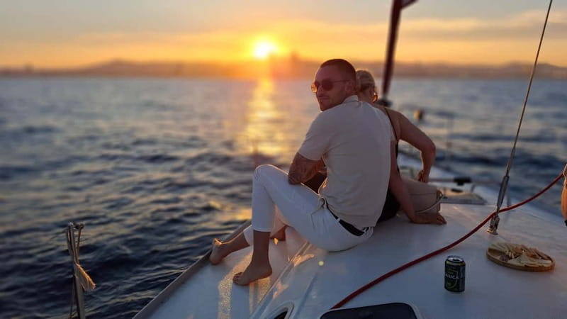 Private boat with an open bar and snacks - The 30-minute swim stop