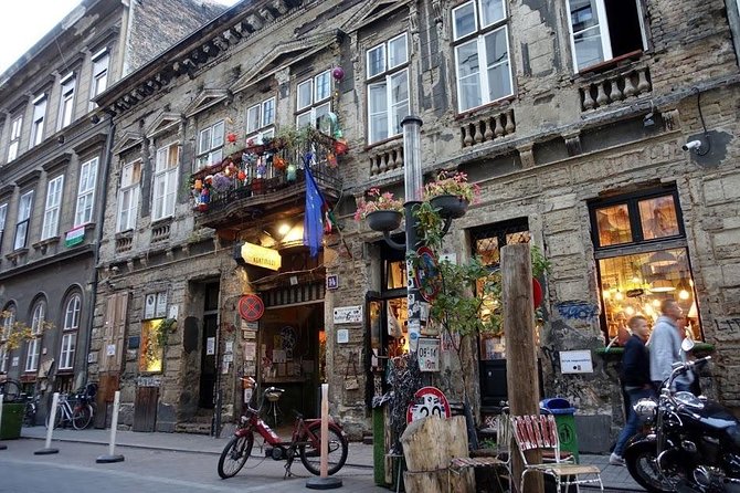 Private Budapest Ruin Bar Tour with Local Drinks & Street Food - The opening pickup and first taste of the evening