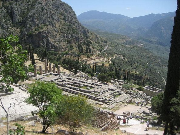 Private Delphi and Hosios Loukas Monastery - Great Lunch and Drinks Included - Why this Delphi day trip feels different