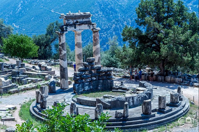 Private Delphi and Hosios Loukas Monastery - Great Lunch and Drinks Included - Athena Pronaia and the famous Delphi view