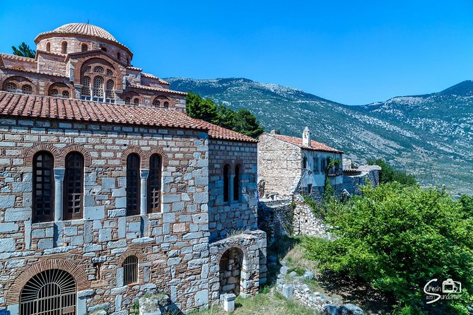 Private Delphi and Hosios Loukas Monastery - Great Lunch and Drinks Included - Arachova, mountain scenery, and a little free time