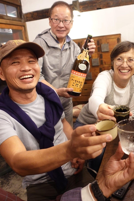 Private Fukuoka Bar Hopping and Food Tour - Second stop: takoyaki, omelet, and draft beer