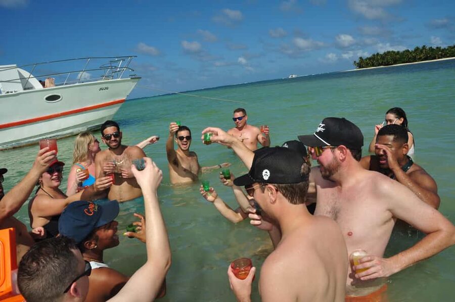 Private Party Boat Tour with Drinks and Snacks in Punta Cana - Drinks, Snacks, and the Open-Bar Setup