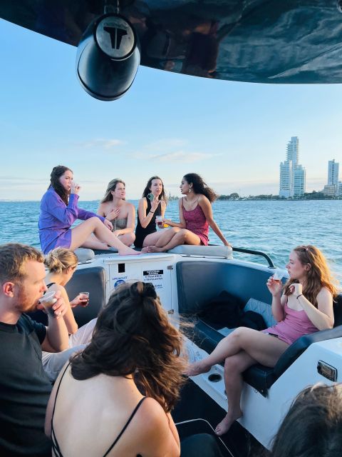 Private sunset: Open Bar Boat Party with Music and Games - One hour at sunset